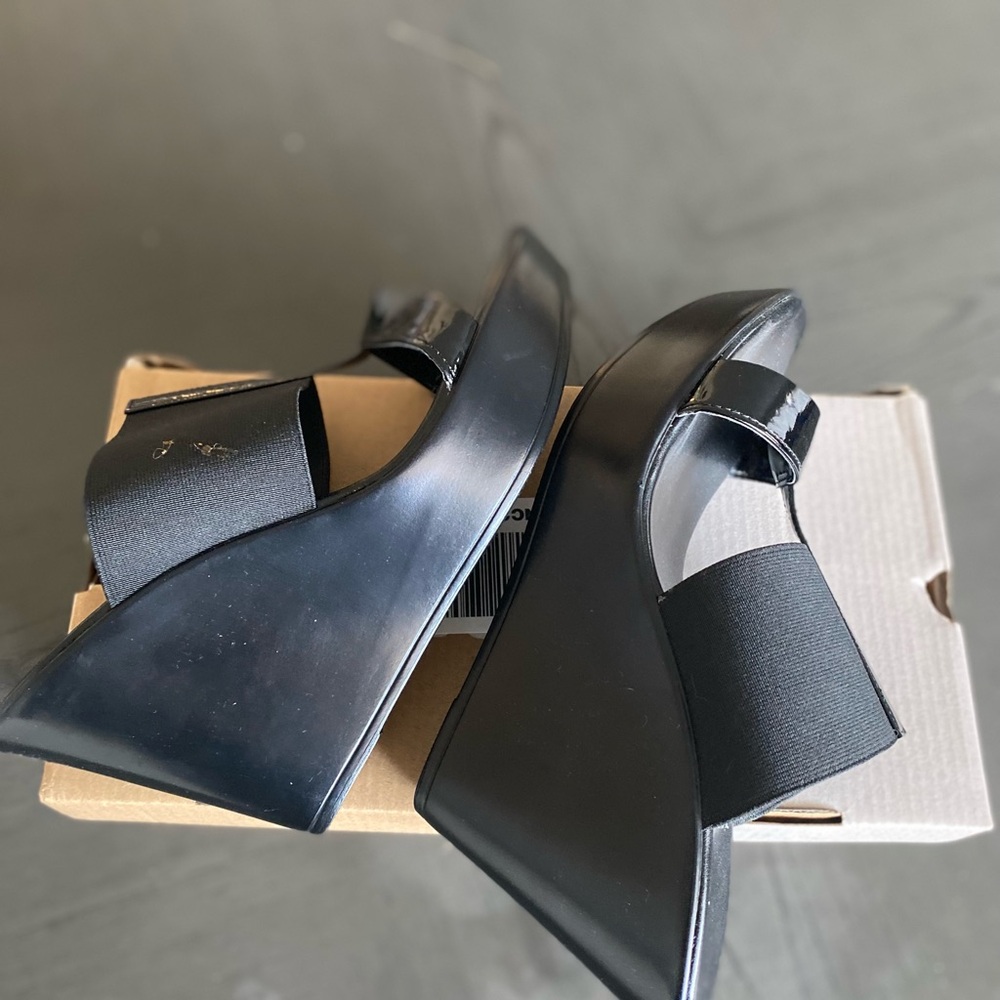 Stylish Black Women's Shoes - Picture 4 of 5